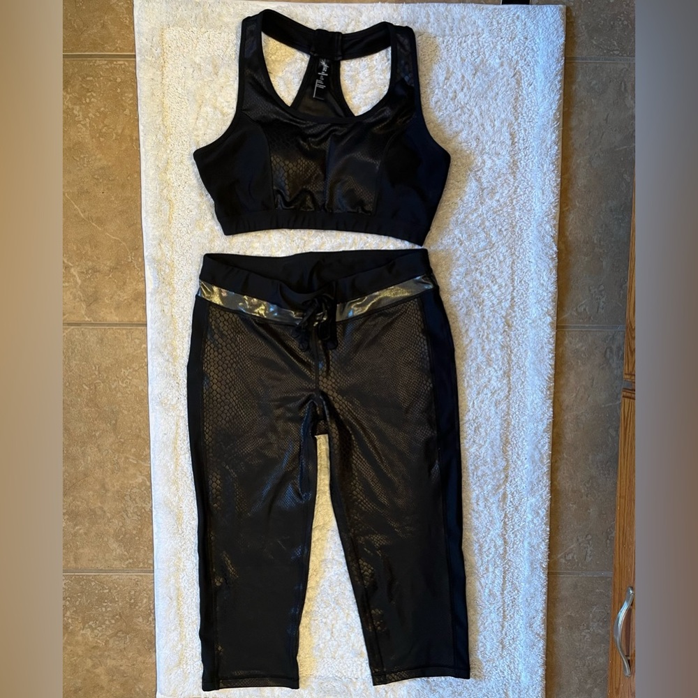 Ki pro performance large athletic sports bra leggings Capri